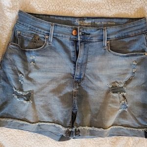 Womens levi distressed shorts NWT